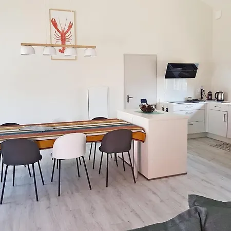 Maison Confortable, Proche Et Commerces, 3 Chambres, Parking - Fr-1-823-15 *