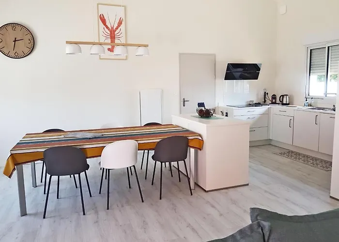 Maison Confortable, Proche Et Commerces, 3 Chambres, Parking - Fr-1-823-15 *