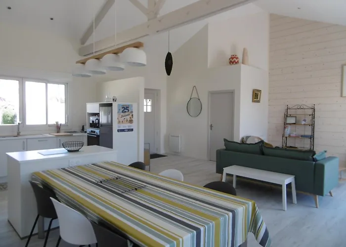 Maison Confortable, Proche Et Commerces, 3 Chambres, Parking - Fr-1-823-15