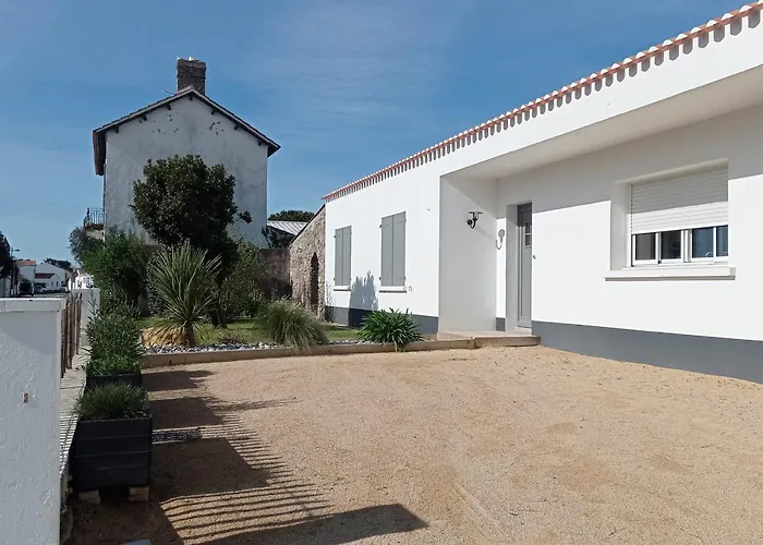 Maison Confortable, Proche Et Commerces, 3 Chambres, Parking - Fr-1-823-15 Ferienhaus