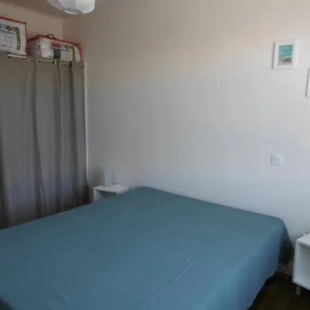 Holiday home Maison Confortable, Proche Et Commerces, 3 Chambres, Parking - Fr-1-823-15 *