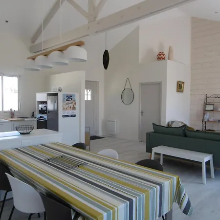 Maison Confortable, Proche Et Commerces, 3 Chambres, Parking - Fr-1-823-15