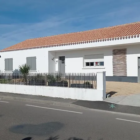 Holiday home Maison Confortable, Proche Et Commerces, 3 Chambres, Parking - Fr-1-823-15